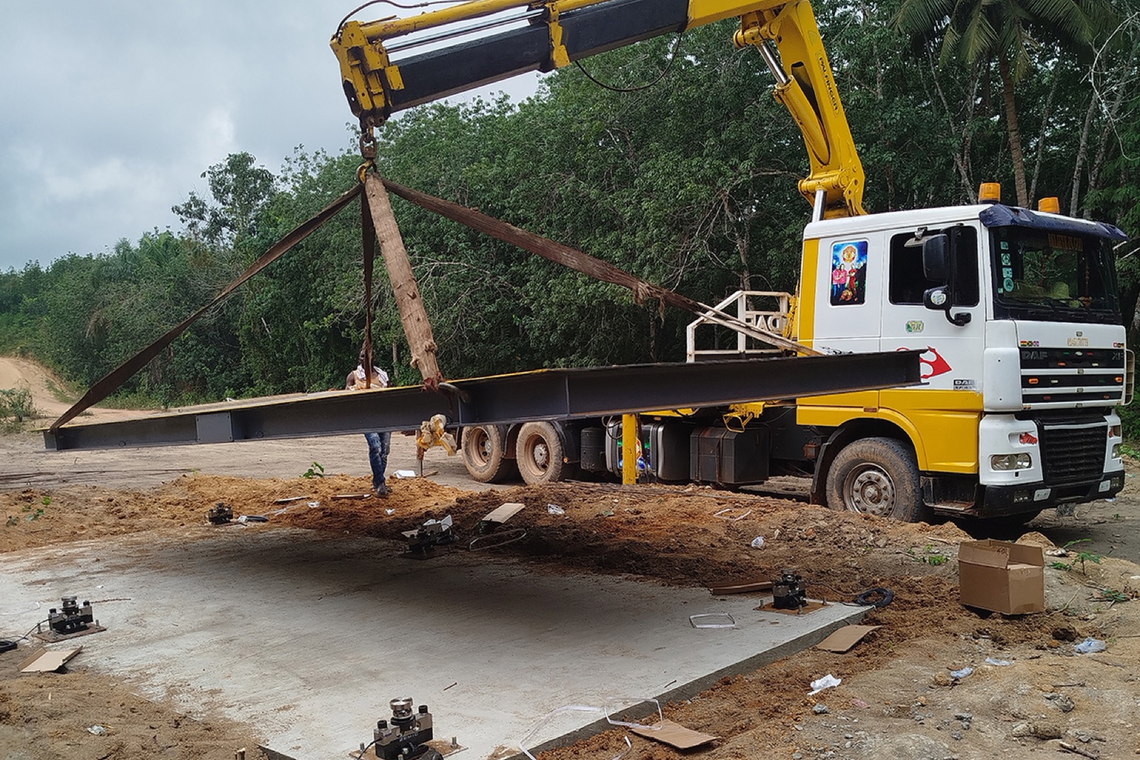 Crane positioning a weighbridge deck